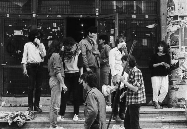 «Έγχρωμη τιβί, ασπρόμαυρη ζωή – φωτογραφικές σημειώσεις από τη δεκαετία του ’80»