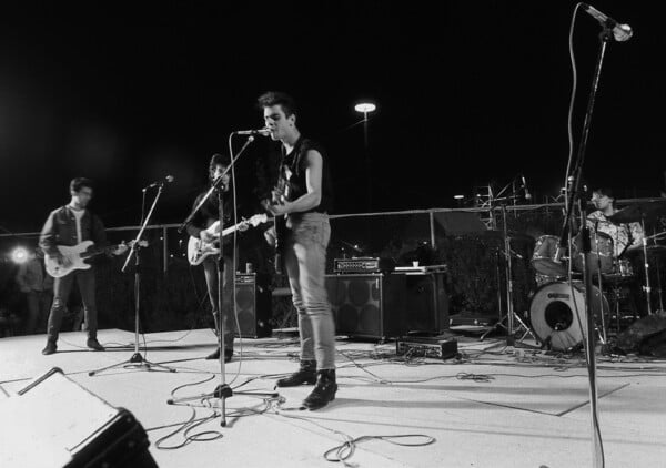 «Έγχρωμη τιβί, ασπρόμαυρη ζωή – φωτογραφικές σημειώσεις από τη δεκαετία του ’80»