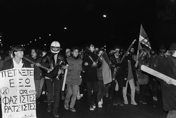 «Έγχρωμη τιβί, ασπρόμαυρη ζωή – φωτογραφικές σημειώσεις από τη δεκαετία του ’80»