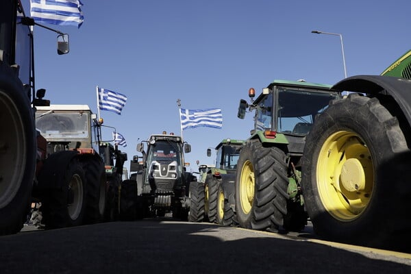 ΑΓΡΟΤΕΣ ΜΠΛΟΚΑ ΔΙΑΟΛΟΓΟΣ ΣΥΝΕΛΕΥΣΗ