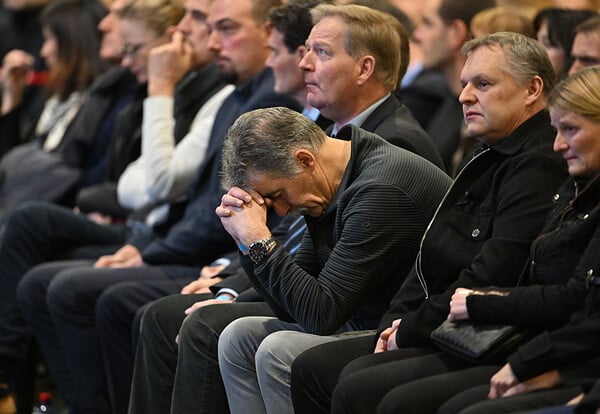 Φωτιά στο Crans-Montana: Η θλίψη μετατρέπεται σε οργή και οι Ελβετοί αμφισβητούν ανοιχτά την κυβέρνηση