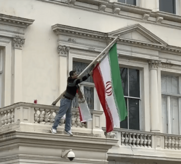 ΙΡΑΝ ΛΟΝΔΙΝΟ ΣΗΜΑΙΑ ΠΡΕΣΒΕΙΑ