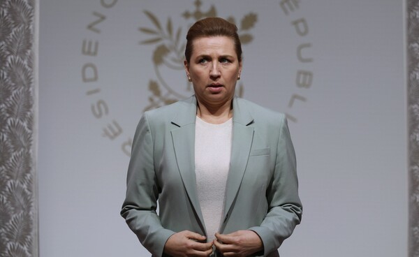 ΓΡΟΙΛΑΝΔΙΑ ΤΡΑΜΠ ΔΑΝΙΑ