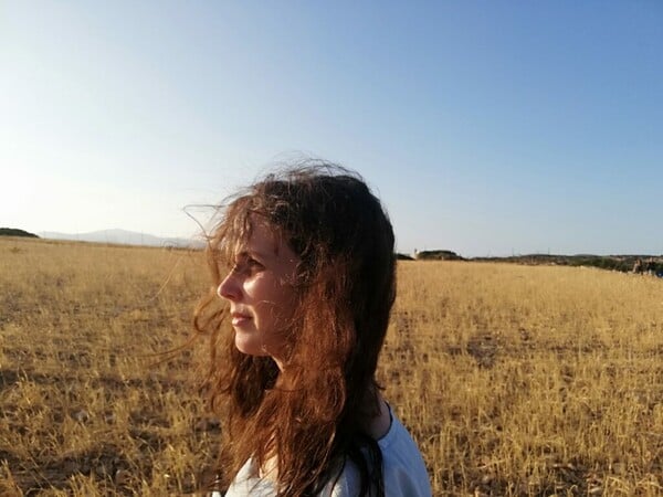 Ένα live οικονομικής ενίσχυσης επιζωσών έμφυλης βίας