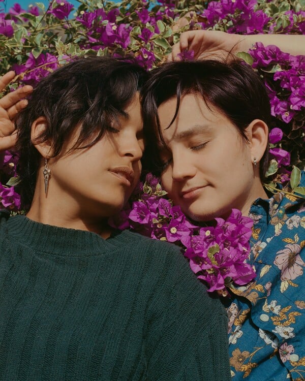 Κράτα με λίγο ακόμη. Κι εγώ θα κρατήσω εσένα/ από τον Πάνο Μιχαήλ