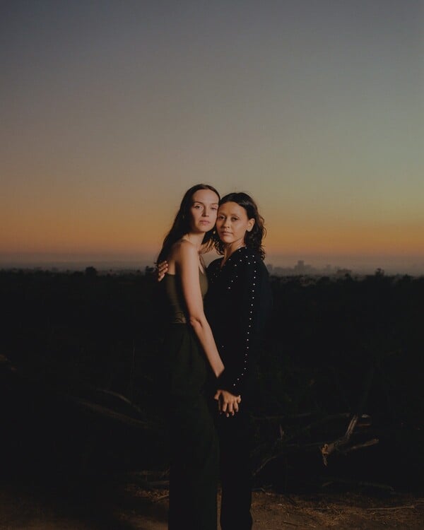 Κράτα με λίγο ακόμη. Κι εγώ θα κρατήσω εσένα/ από τον Πάνο Μιχαήλ