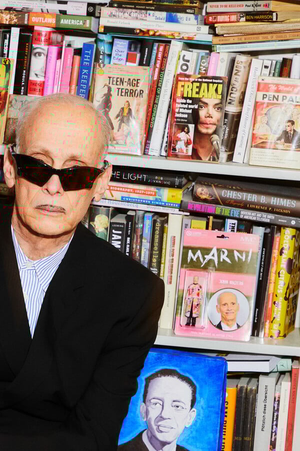 Κράτα με λίγο ακόμη. Κι εγώ θα κρατήσω εσένα/ από τον Πάνο Μιχαήλ