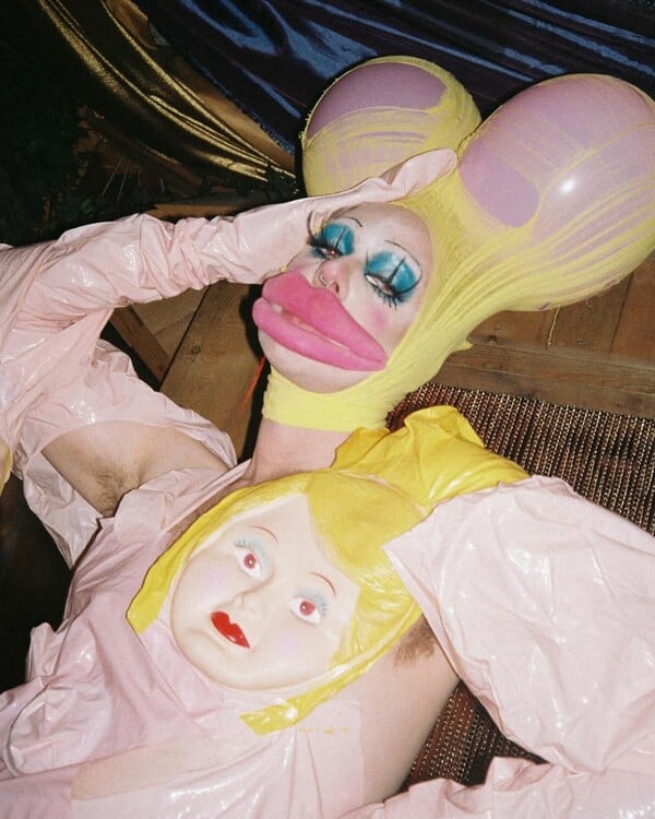 Κράτα με λίγο ακόμη. Κι εγώ θα κρατήσω εσένα/ από τον Πάνο Μιχαήλ