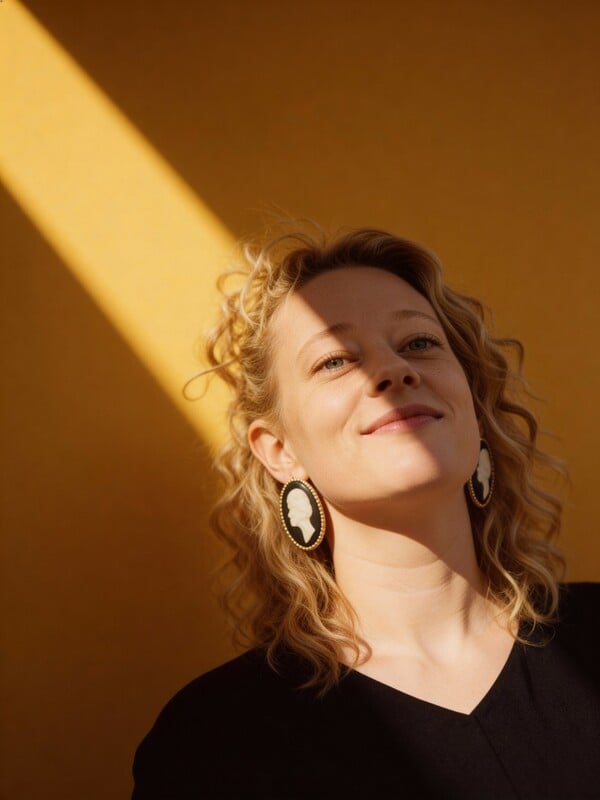 Κράτα με λίγο ακόμη. Κι εγώ θα κρατήσω εσένα/ από τον Πάνο Μιχαήλ