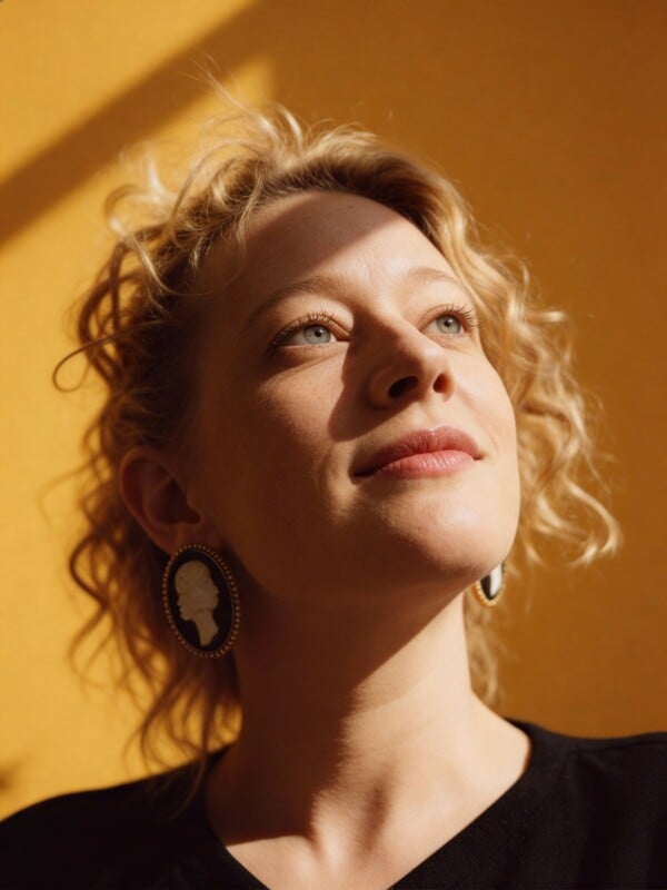 Κράτα με λίγο ακόμη. Κι εγώ θα κρατήσω εσένα/ από τον Πάνο Μιχαήλ