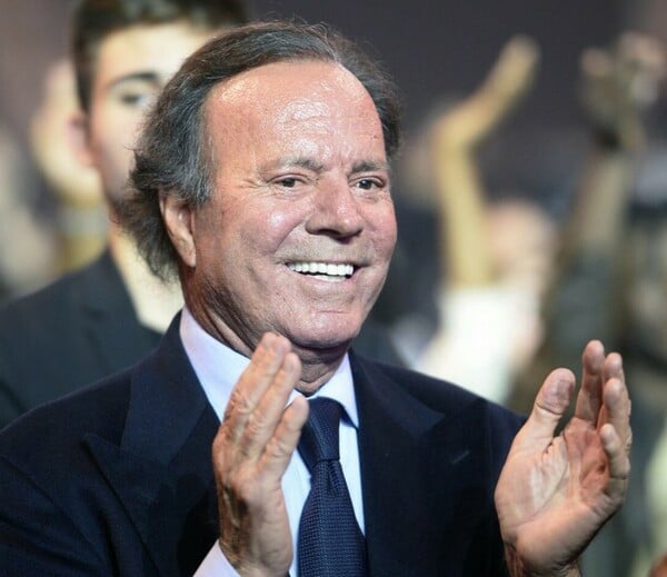 Χούλιο Ιγκλέσιας: Οι δύο γυναίκες που τον κατηγορούν για σεξουαλική επίθεση θα καταθέσουν σε Ισπανούς εισαγγελείς