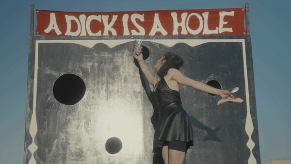 Κράτα με λίγο ακόμη. Κι εγώ θα κρατήσω εσένα/ από τον Πάνο Μιχαήλ