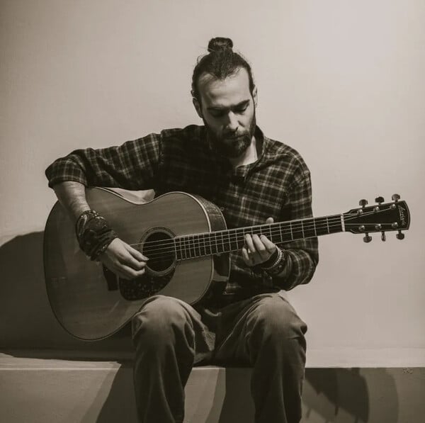 Δημήτρης Μεσημέρης: ο Κύπριος τραγουδοποιός και ο δίσκος του «Τικ Τακ»