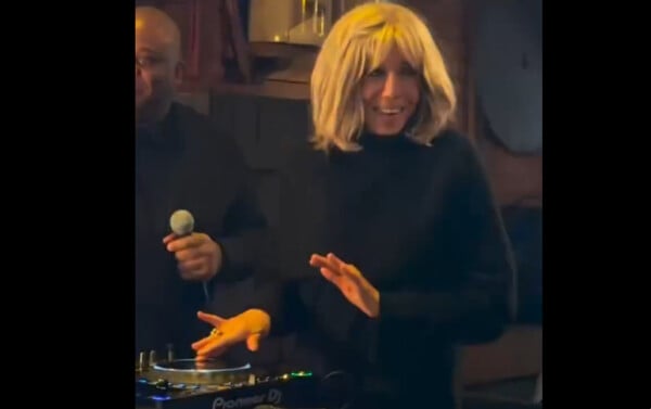 Η Μπριζίτ Μακρόν ανέλαβε τον ρόλο του DJ σε φιλανθρωπική εκδήλωση