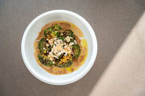 Στο Mylos της Γλυφάδας για ένα από τα καλύτερα ταρτάρ τόνου της πόλης