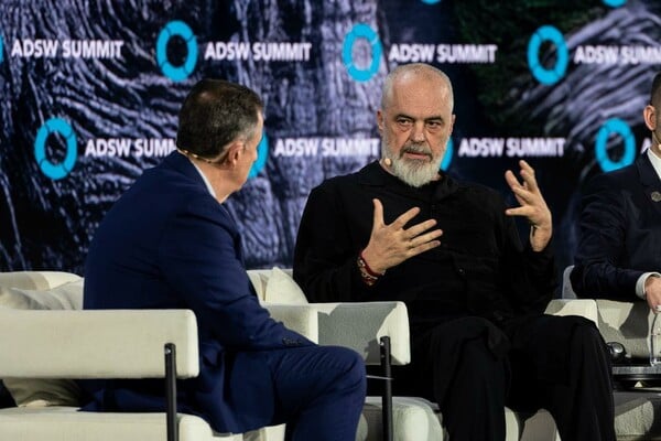 «Έκανα χιούμορ», λέει ο Έντι Ράμα αναφορικά με τις δηλώσεις του για τους Έλληνες