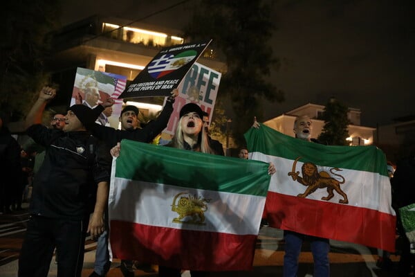 Ιράν: Συγκεντρώσεις αλληλεγγύης σε Αθήνα και Θεσσαλονίκη 