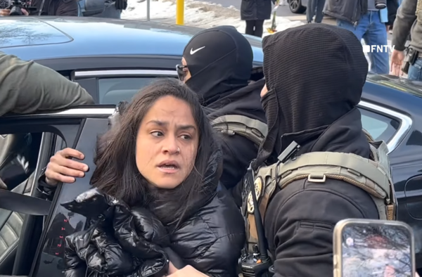 Μινεάπολη: Πράκτορες της ICE έσυραν ΑμεΑ πολίτη με τη βία από το όχημά της: «Πήγαινα στον γιατρό»