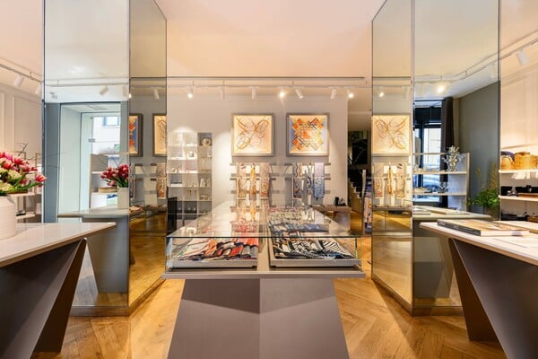 Η πολυτελής κομψότητα της VAKKO φέρνει αέρα Παρισιού στην καρδιά της Αθήνας