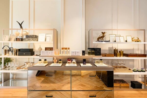 Η πολυτελής κομψότητα της VAKKO φέρνει αέρα Παρισιού στην καρδιά της Αθήνας