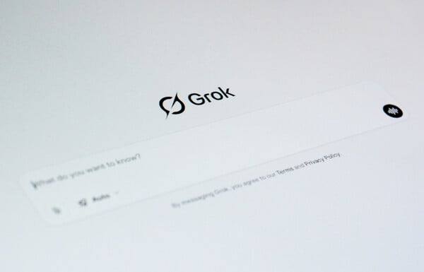 Το X επιτρέπει ακόμη την ανάρτηση σεξουαλικού περιεχομένου που δημιουργείται με το Grok AI
