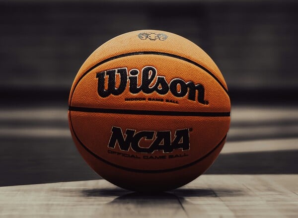 ΜΠΑΣΚΕΤ ΚΟΛΕΓΙΟ ΗΠΑ ΣΚΑΝΔΑΛΟ