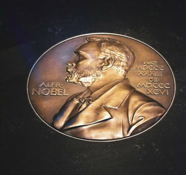 ΝΟΜΠΕΛ ΒΡΑΒΕΙΟ ΜΑΤΣΑΔΟ ΤΡΑΜΠ