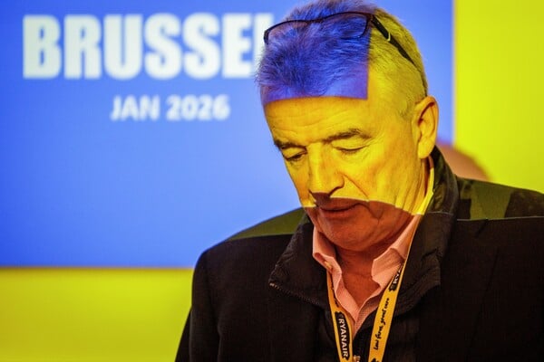 RYANAIR Ο' ΛΙΡΙ ΕΛΟΝ ΜΑΣΚ