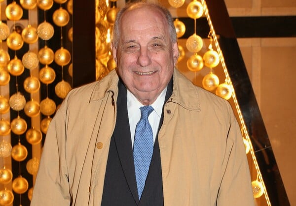 Ο Τέρενς Κουίκ επιστρέφει στην τηλεόραση