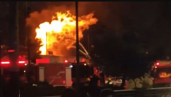 Μεγάλη φωτιά στα Καζάνια στο Πέραμα - Έκαιγε για τέσσερις ώρες