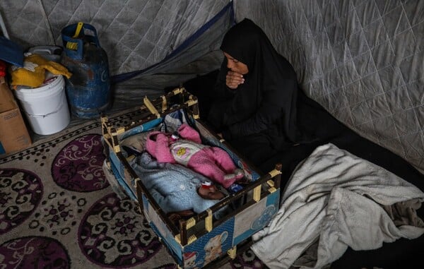 Γάζα: Ένα νεογέννητο είναι το όγδοο παιδί που πεθαίνει από υποθερμία αυτόν τον χειμώνα