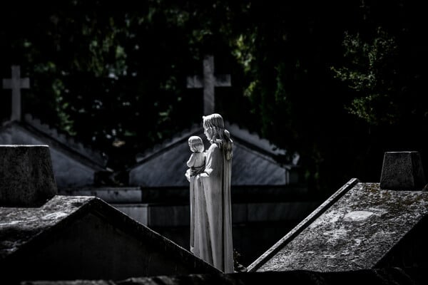 Άγιοι Ανάργυροι: 50χρονος έκλεψε οστά από τάφο και ζήτησε λύτρα για να τα επιστρέψει