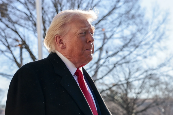 ΓΡΟΙΛΑΝΔΙΑ ΝΤΟΝΑΛΝΤ ΤΡΑΜΠ