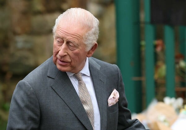 Βασιλιάς Κάρολος: Το σπάνιο λάθος του γραφείου του σε ανάρτηση στα social media