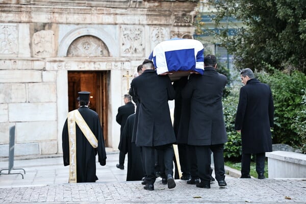Πριγκίπισσα Ειρήνη: H σορός της έφτασε στο παρεκκλήσι της Μητρόπολης Αθηνών