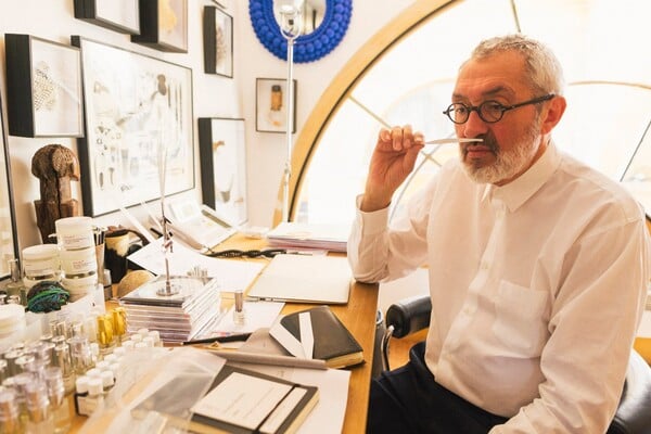 Ουσίες και ελεύθερη χρήση Ή Έτσι μυρίζει η ζωή μας/Κριστιάν Αστουγκεβιέλ ή Αστουγκβιέιγ (ψηφίζω το 2ο)