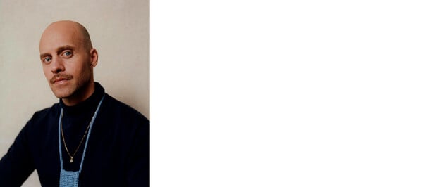 Ο Θεόδωρος Γεννιτσάκης παντρεύει την Αρχαία Ελληνική μυθολογία με τις σύγχρονες υποκουλτούρες του δρόμου» της Dalia Al-Dujaili 