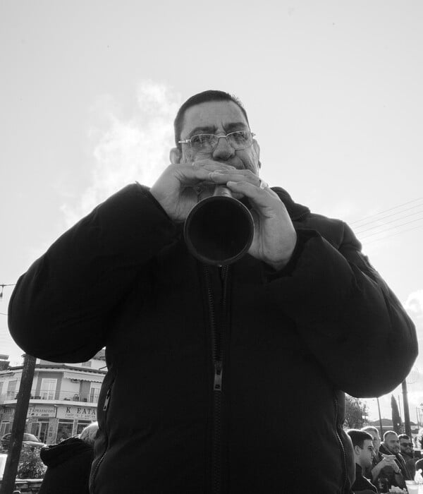 Ο Θεόδωρος Γεννιτσάκης παντρεύει την Αρχαία Ελληνική μυθολογία με τις σύγχρονες υποκουλτούρες του δρόμου» της Dalia Al-Dujaili 