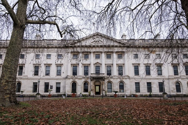 ΒΡΕΤΑΝΙΑ ΛΟΝΔΙΝΟ ΚΙΝΑ ΠΡΕΣΒΕΙΑ 