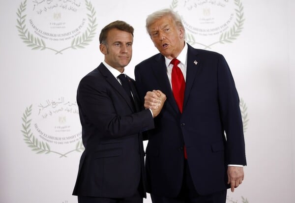 ΤΡΑΜΠ ΜΑΚΡΟΝ ΜΗΝΥΜΑ ΓΡΟΙΛΑΝΔΙΑ