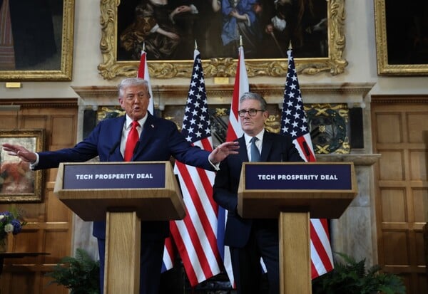 ΤΡΑΜΠ ΣΤΑΡΜΕΡ ΝΗΣΙΑ ΤΣΑΓΚΟΣ