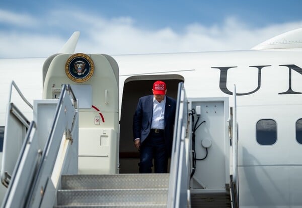 AIR FORCE ONE ΒΛΑΒΗ ΤΡΑΜΠ