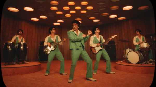 Ο Μπρούνο Μαρς στην κορυφή του Billboard Hot 100