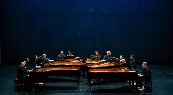 Το Piandaemonium στο Μέγαρο: 12 πιανίστες και 6 πιάνα συνομιλούν και αλληλεπιδρούν