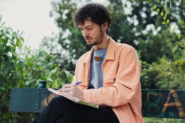 Τα ονειρικά σύμπαντα του Βασίλη Κουτσογιάννη