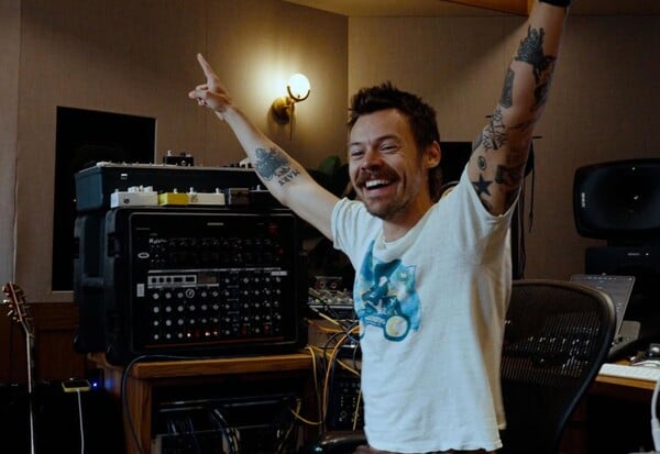 ΧΑΡΙ ΣΤΑΙΛΣ ΝΕΟ ΤΡΑΓΟΥΔΙ APERTURE