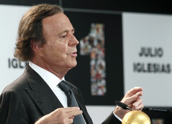 Χούλιο Ιγκλέσιας: Στο αρχείο οι καταγγελίες σε βάρος του για σεξουαλική κακοποίηση