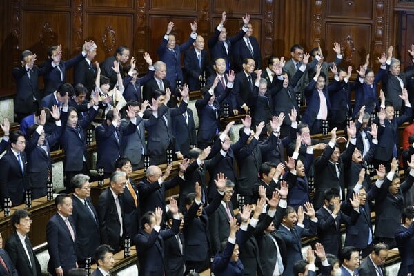 ΙΑΠΩΝΙΑ ΚΑΤΩ ΒΟΥΛΗ ΔΙΑΛΥΣΗ ΠΡΟΩΡΕΣ ΒΟΥΛΕΥΤΙΚΕΣ ΕΚΛΟΓΕΣ