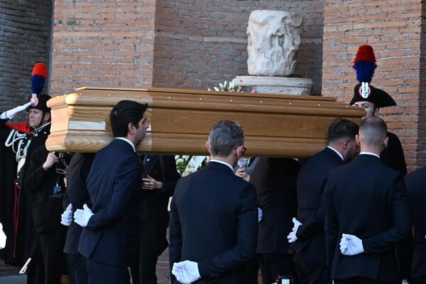 ΒΑΛΕΝΤΙΝΟ ΚΗΔΕΙΑ ΠΟΙΟΙ ΠΗΓΑΝ