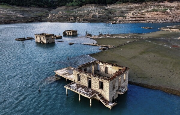 ΝΕΡΟ ΑΠΟΘΕΜΑΤΑ ΛΕΙΨΥΔΡΙΑ
